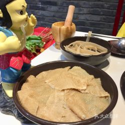 重慶美食探店 第9廠串串香火鍋觀音橋總店，精品水牛毛肚究竟如何？